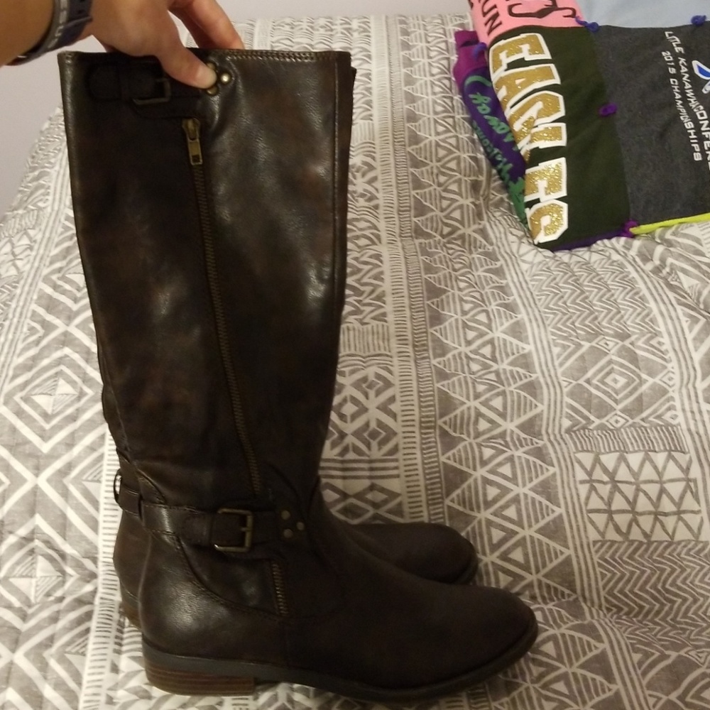 Brown boots